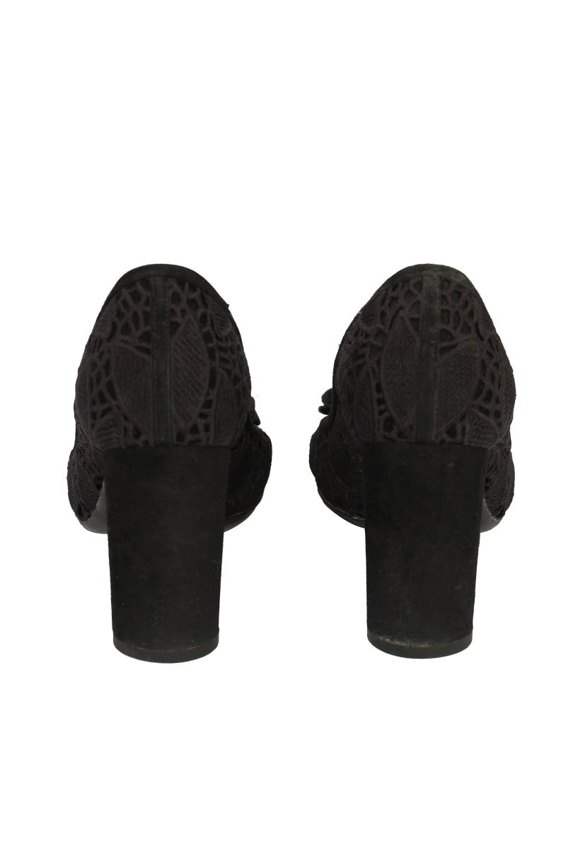 SALVATORE FERRAGAMO SIZE EU 40 BLACK LACE HEELS