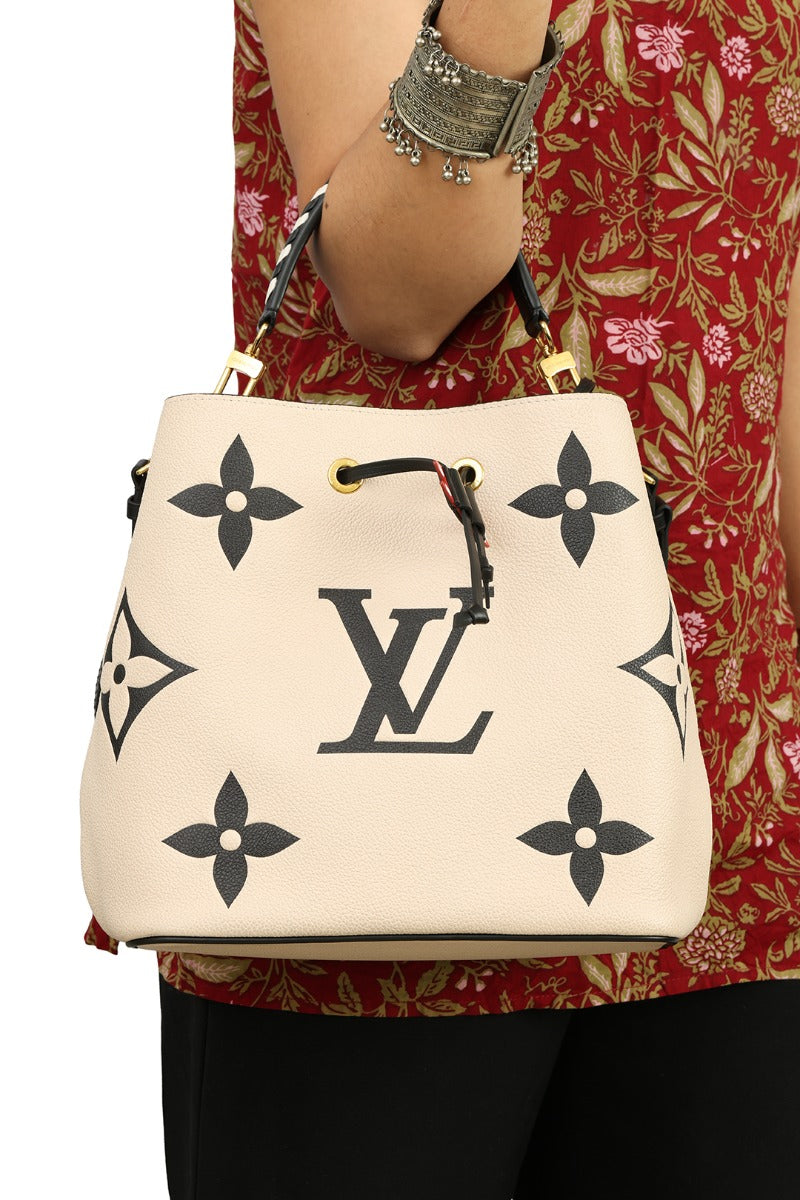louis-vuitton-beige-empreinte-neonoe-mm-leather-bag