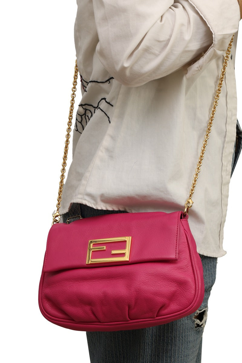 fendi-pink-fendista-pochette-crossbody-bag