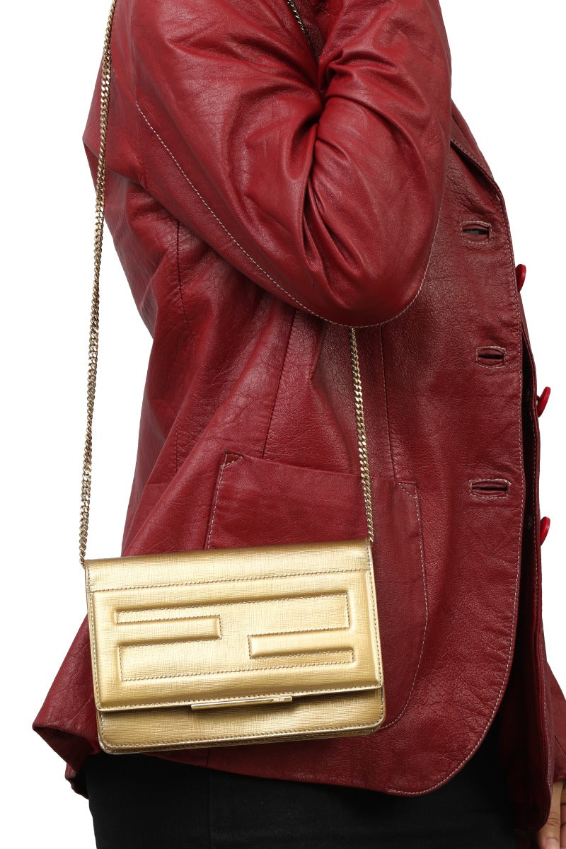 fendi-golden-leather-logo-tube-chain-wallet
