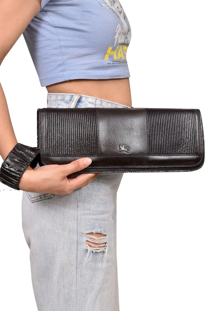 burberry-patent-leather-continental-wristlet