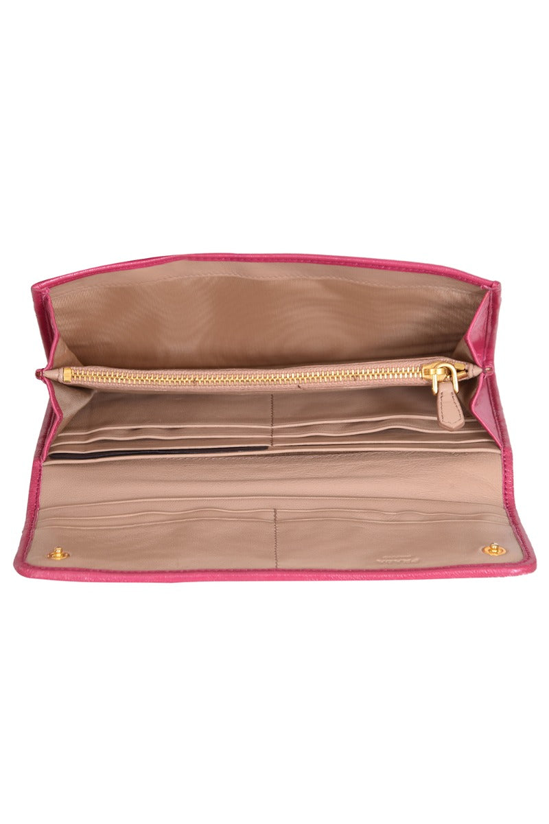 prada-pink-leather-logo-wallet