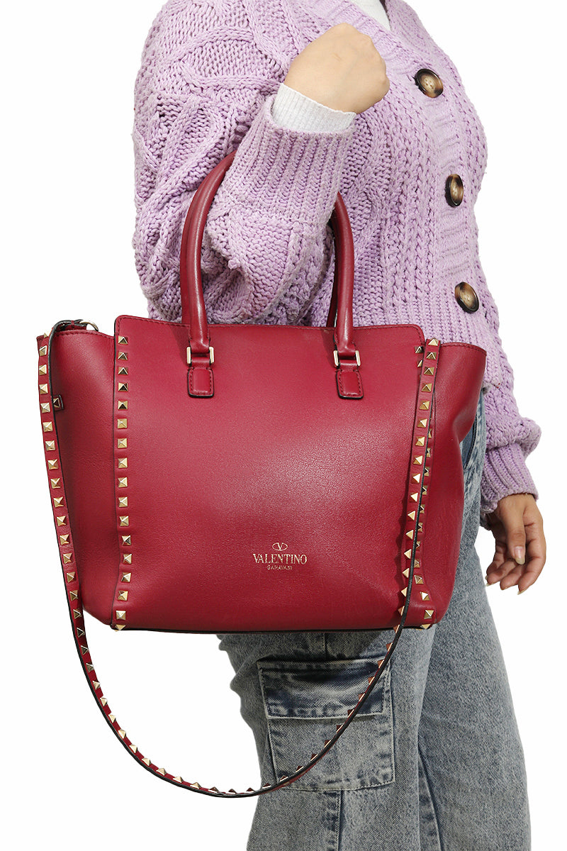 valentino-red-leather-rockstud-trapeze-bag