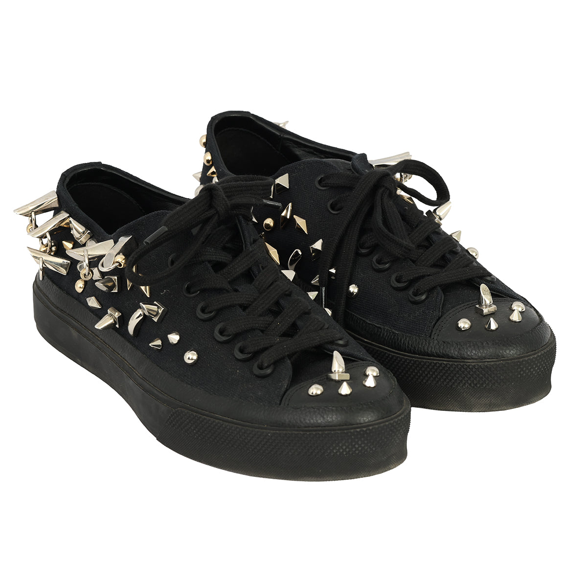 GIVENCHY EU-39 CITY STUDDED LOW-TOP SNEAKER 