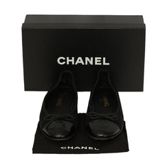 CHANEL SIZE EU 38 PATENT LEATHER CC CAP TOE BALLET FLATS 