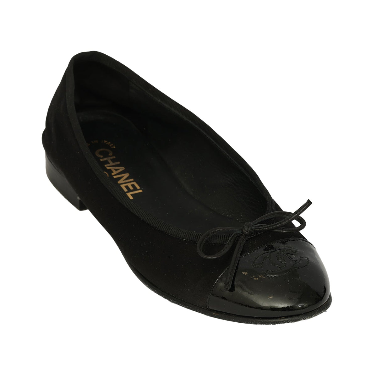 CHANEL SIZE EU 38 PATENT LEATHER CC CAP TOE BALLET FLATS 