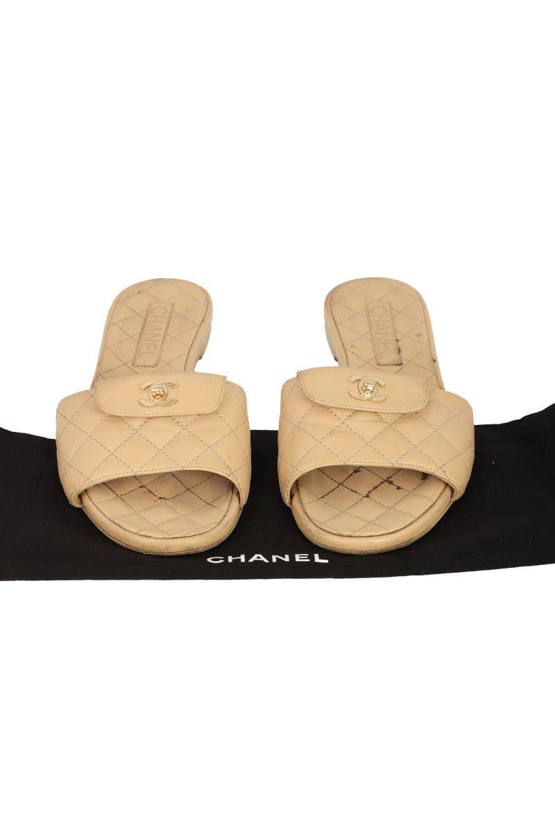 CHANEL SIZE EU  39 CQUILTED MULE SANDAL