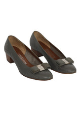 Salvatore Ferragamo 6 C Gray Vara Bow Heels