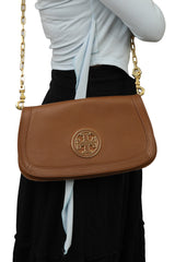 tory-burch-amanda-logo-clutch-sling-bags