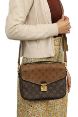 louis-vuitton-pochette-metis-monogram-reverse