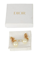 christian-dior-pearl-drop-earrings