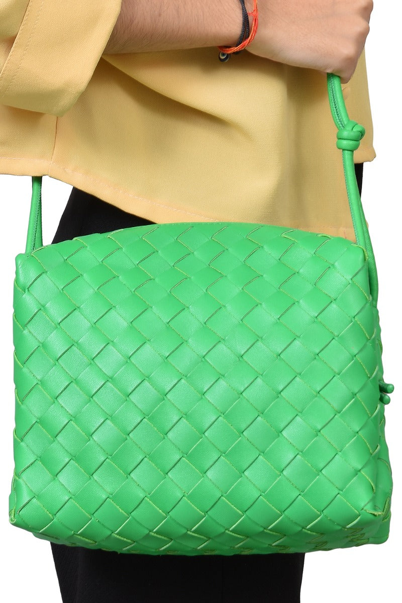 bottega-veneta-intrecciato-medium-crossbody-bag