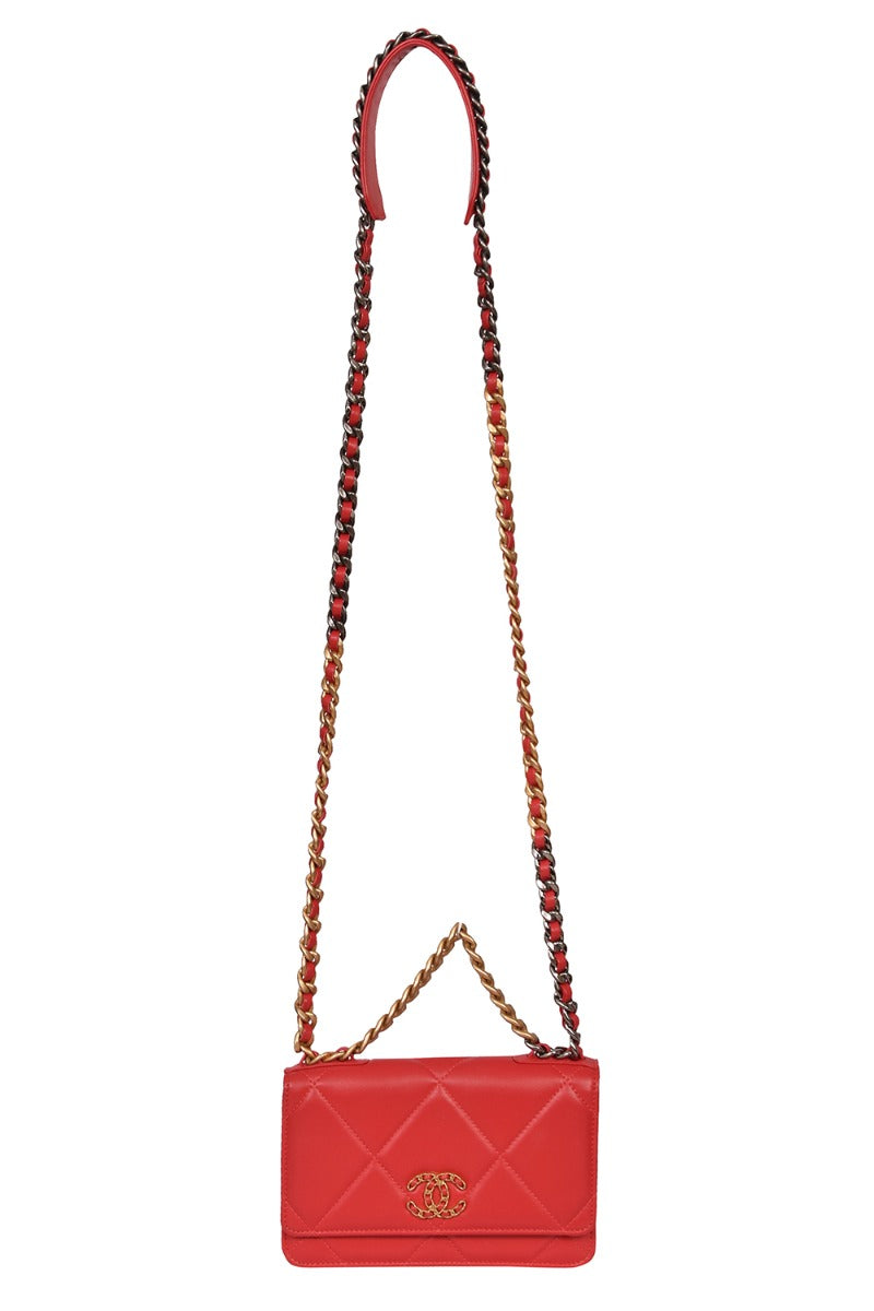 chanel-19-leather-wallet-on-chain