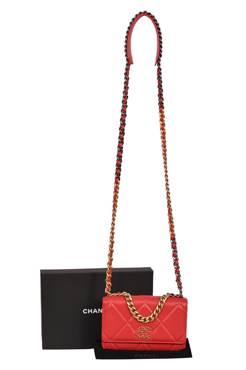 chanel-19-leather-wallet-on-chain