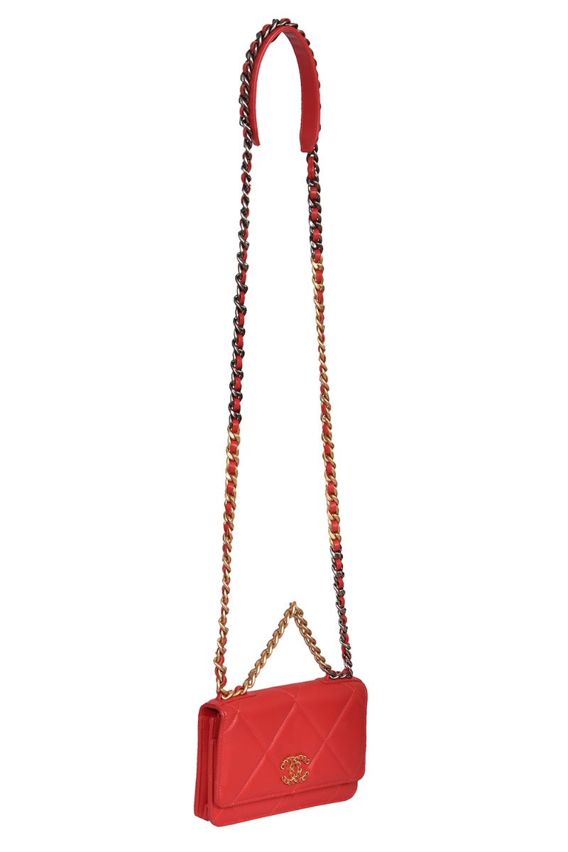 chanel-19-leather-wallet-on-chain