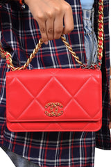 chanel-19-leather-wallet-on-chain