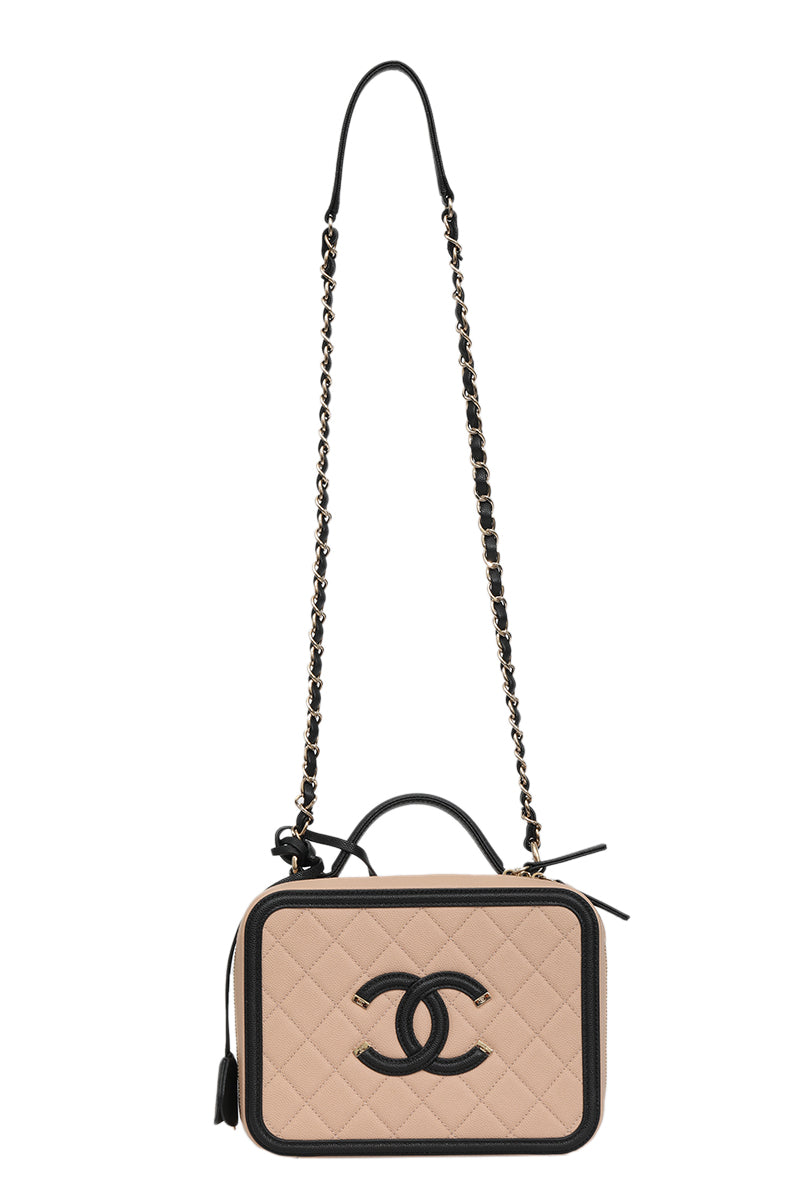 chanel-filigree-chain-vanity-clutch