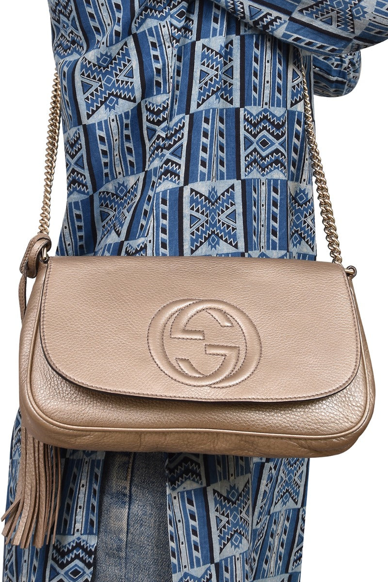 gucci-soho-pebbled-crossbody-bag
