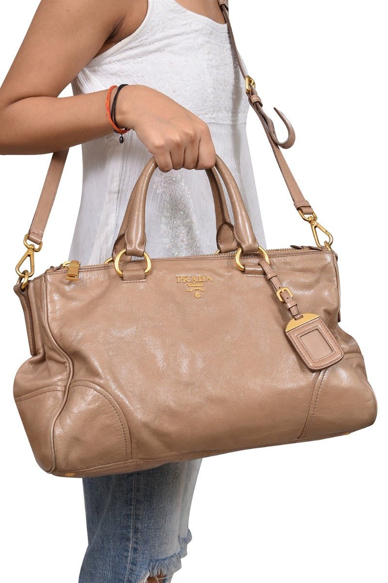 prada-vitello-daino-leather-handbag-rt156-103