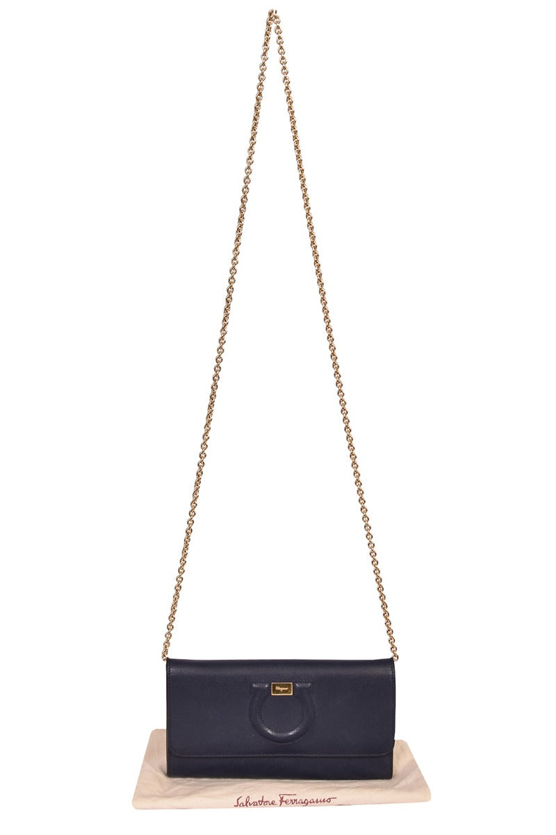 salvatore-ferragamo-gancio-city-wallet-on-chain