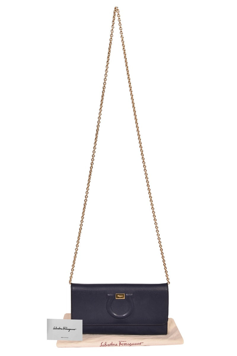 salvatore-ferragamo-gancio-city-wallet-on-chain