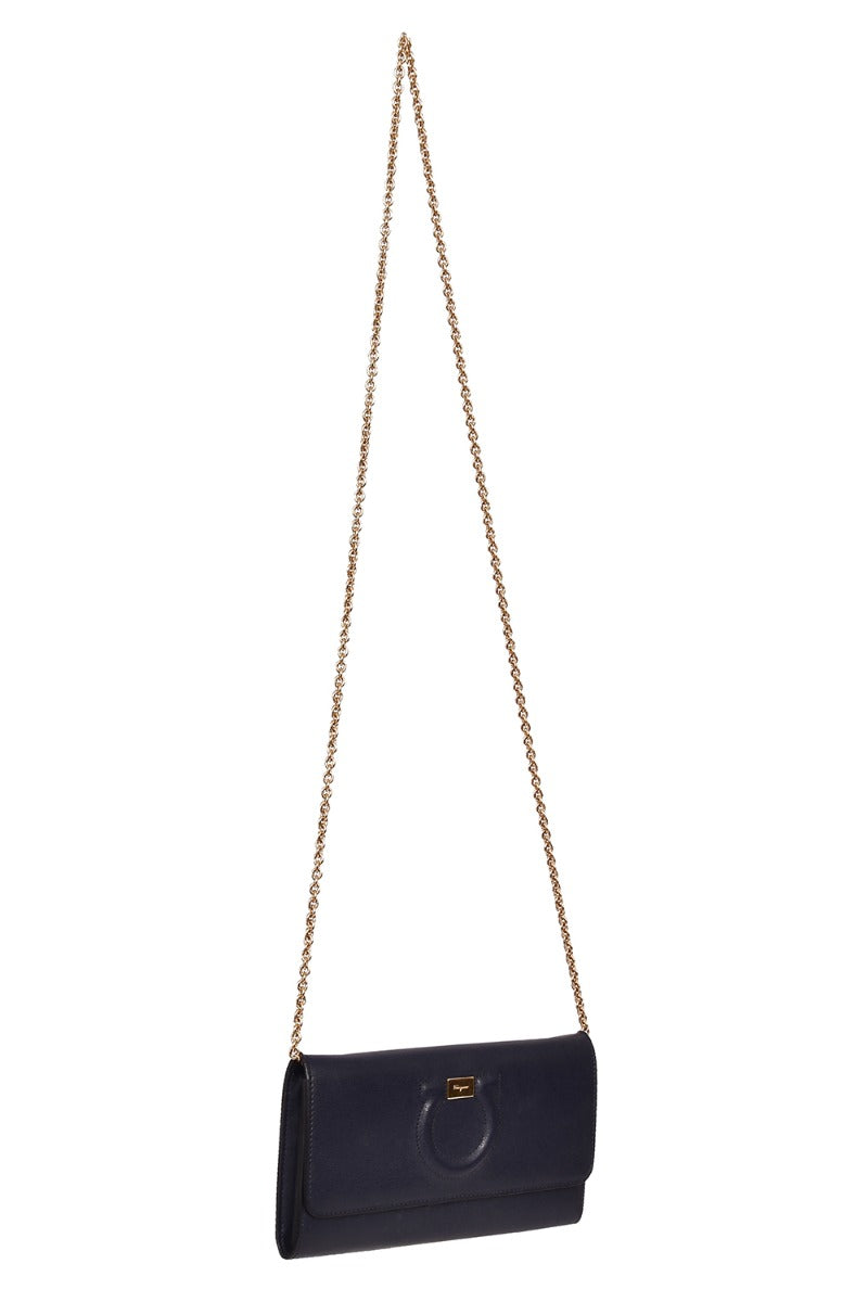 salvatore-ferragamo-gancio-city-wallet-on-chain