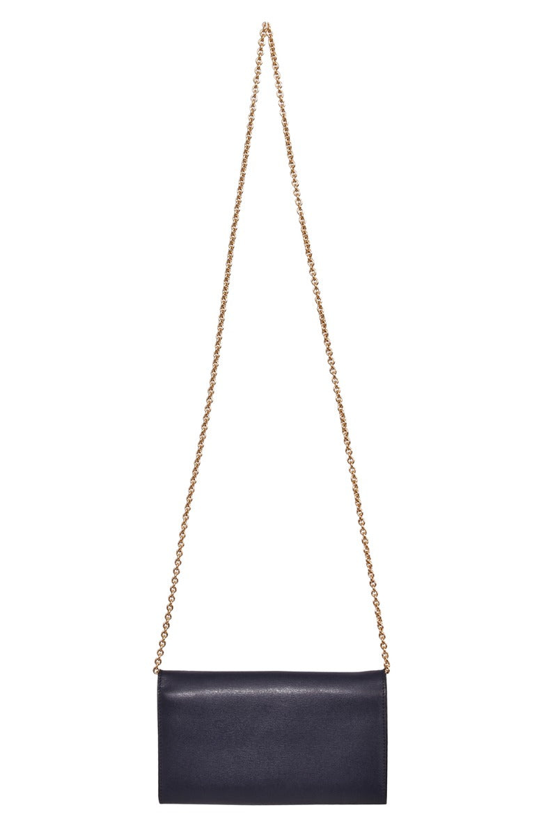 salvatore-ferragamo-gancio-city-wallet-on-chain